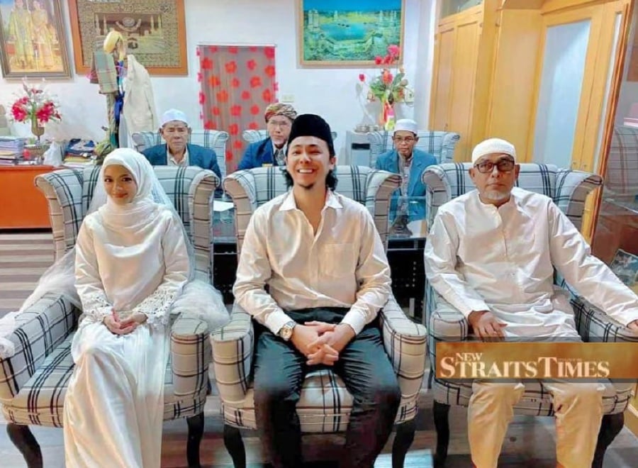 Syamsul Yusof (middle) took to social media to announce that he had wedded his second wife, Ira Kazar, today, with Ira's father, Kazar Saisi (right), serving as wali during the nikah.