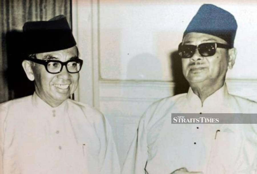 Amongst Omar Ali’s loyal customers was first prime minister Tunku Abdul Rahman Putra Al-haj (right). He is seen here with Malaysia’s second prime minister Tun Abdul Razak Hussein. Pic from @adibhazlami on X.