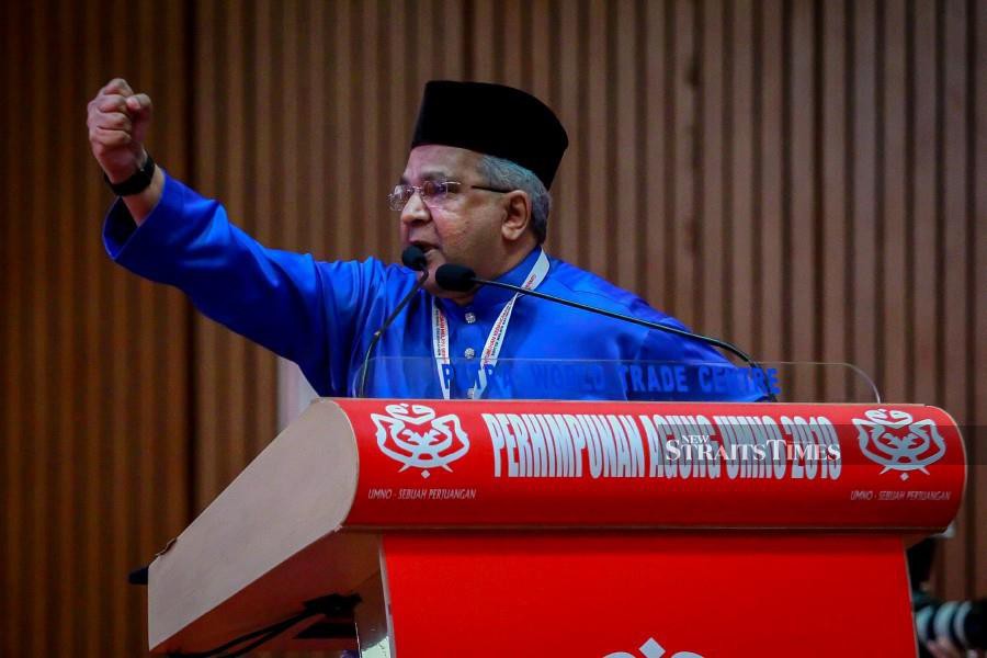 Two DAP lawmakers have hit out at Bukit Gelugor Umno division chief Datuk Omar Faudzar (pic) for claiming that the party was bringing in phantom voters from China. (NSTP/ASYRAF HAMZAH)