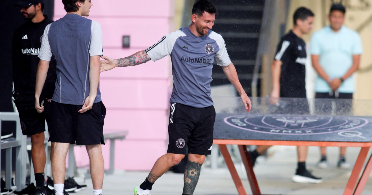 Lionel Messi's Kids Don Pink Jerseys & Adidas at Inter Miami Unveiling –  Footwear News