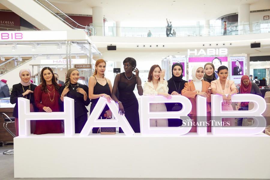 Influencers donning Habib jewellery at the showcase. 