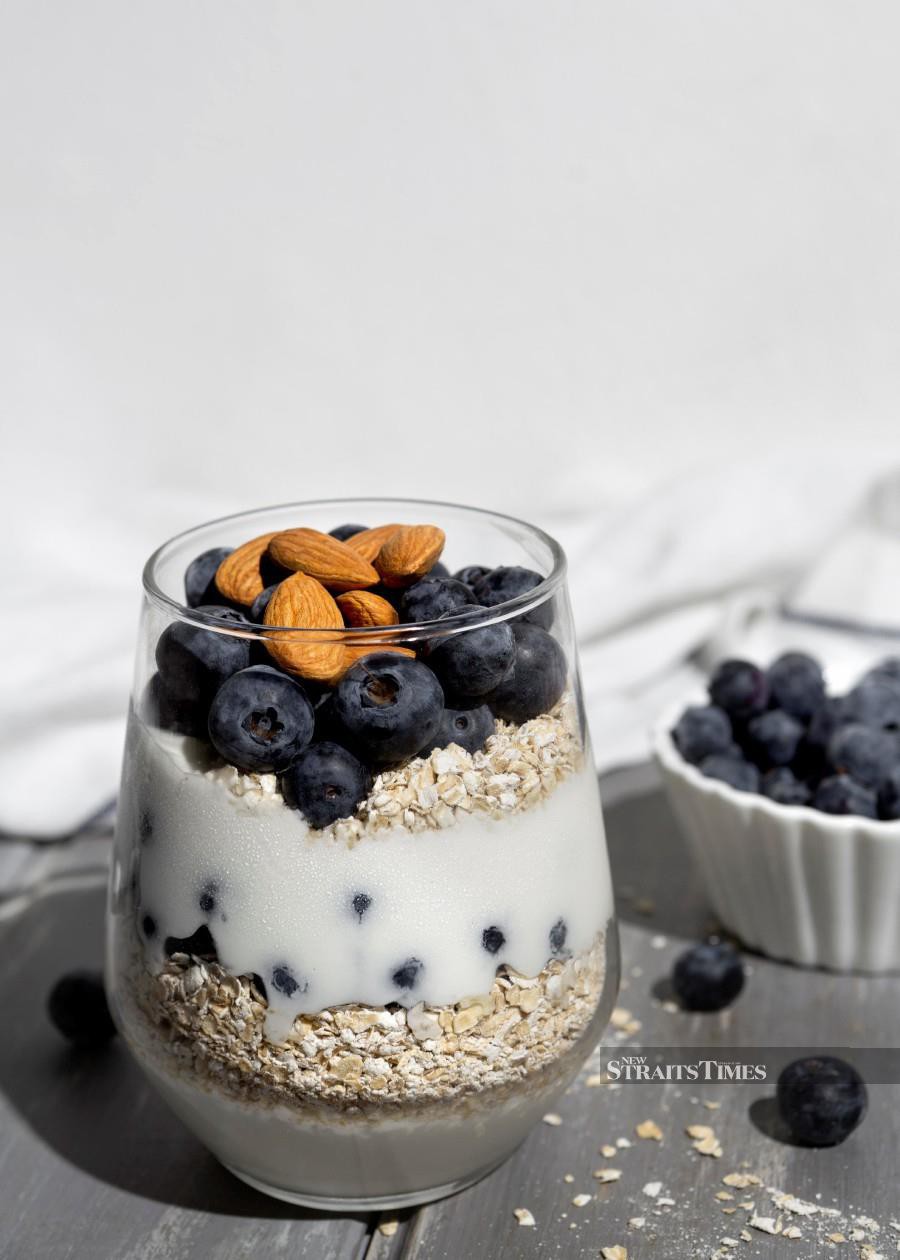 With a yoghurt and rolled oat base, topped with blueberry, you have yourself a healthy mid-day snack.