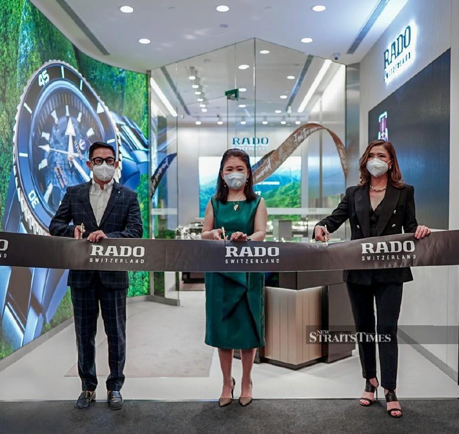  (From left) Gurney Plaza Mall deputy general manager Peter Chan, Rado Malaysia brand manager Penny Chong and Capitaland Retail Malaysia head Selina Ng during the ribbon cutting ceremony.