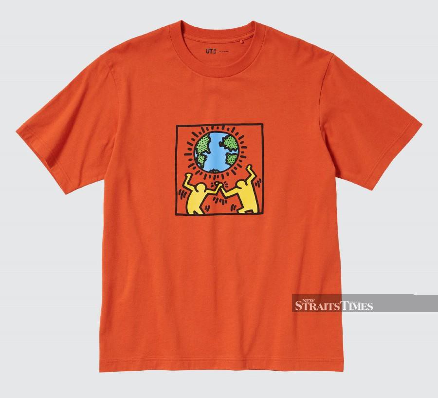 This T-shirt features an artwork by American artist Keith Haring.