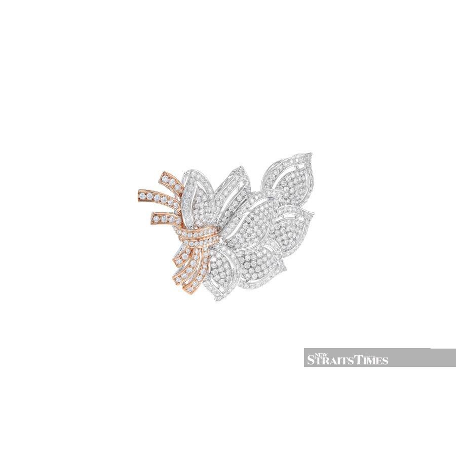 The exclusive betel leaf inspired diamond brooch 18K in white and rose gold.