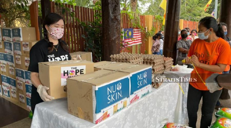 Nu Skin Malaysia and The Hope Branch partnered to help those in need.