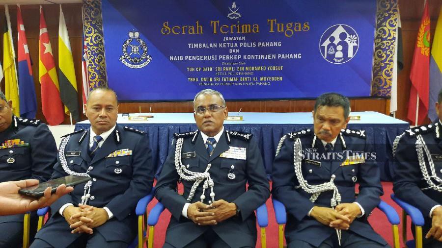 Pahang police chief Datuk Seri Ramli Mohamed Yoosuf (centre) speaks to the press during a press conference at the Pahang police contingent headquarters. - NSTP/Asrol Awang