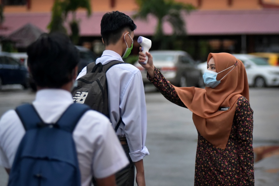 The National Union of the Teaching Profession (NUTP) welcomes the Education Ministry’s decision to reopen schools in stages beginning Sept 1. - Bernama file pic