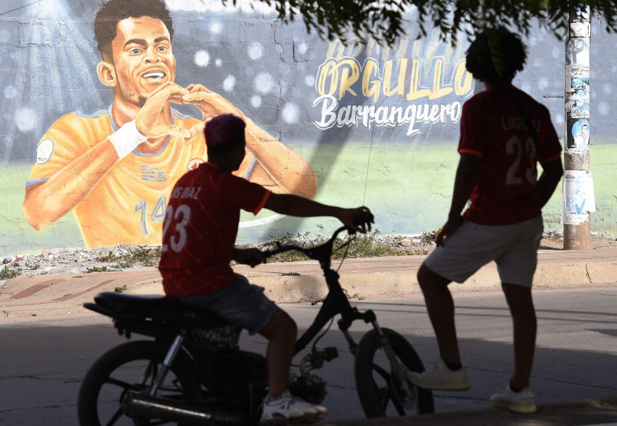 Fans of England's Liverpool football star Colombian Luis Diaz look at a mural depicting him, in Barrancas, Guajira province, Colombia. - AFP PIC