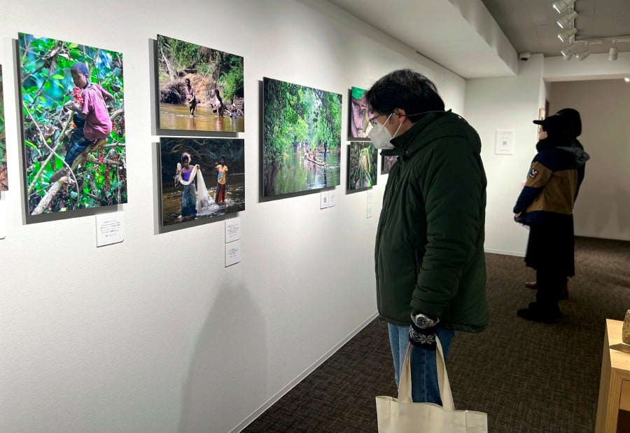  Visitors admiring photos on display at exhibition titled ‘Hunter-Gatherers of the Malaysian Rainforest; Batek and Semaq Beri’ organised by the Research Institute for Languages ​​and Cultures of Asia and Africa, Tokyo University of Foreign Studies and TUFS Field Science Commons.- Bernama pic