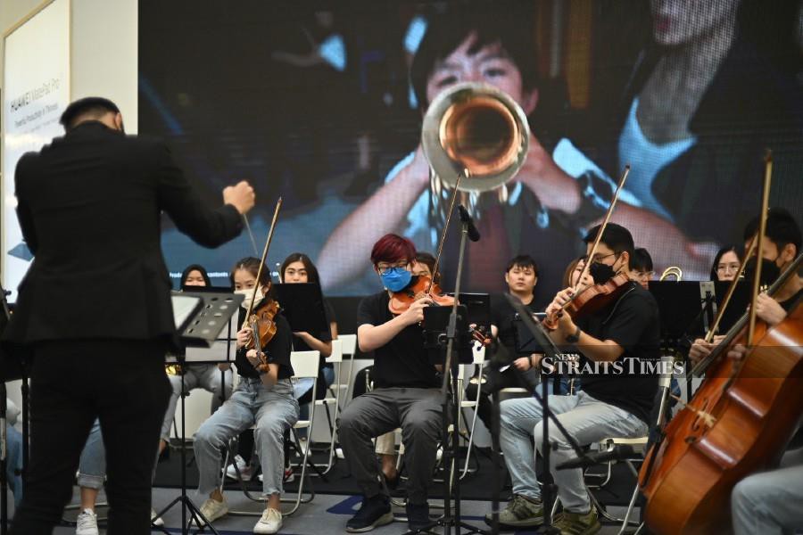 For the launch, Huawei collaborated with Triplet Orchestra Association for a mesmerising orchestra performance.