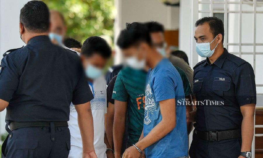  Daniel Iskandar (centre) is escorted by police officers at the Selayang magistrate’s court. - BERNAMA PIC 