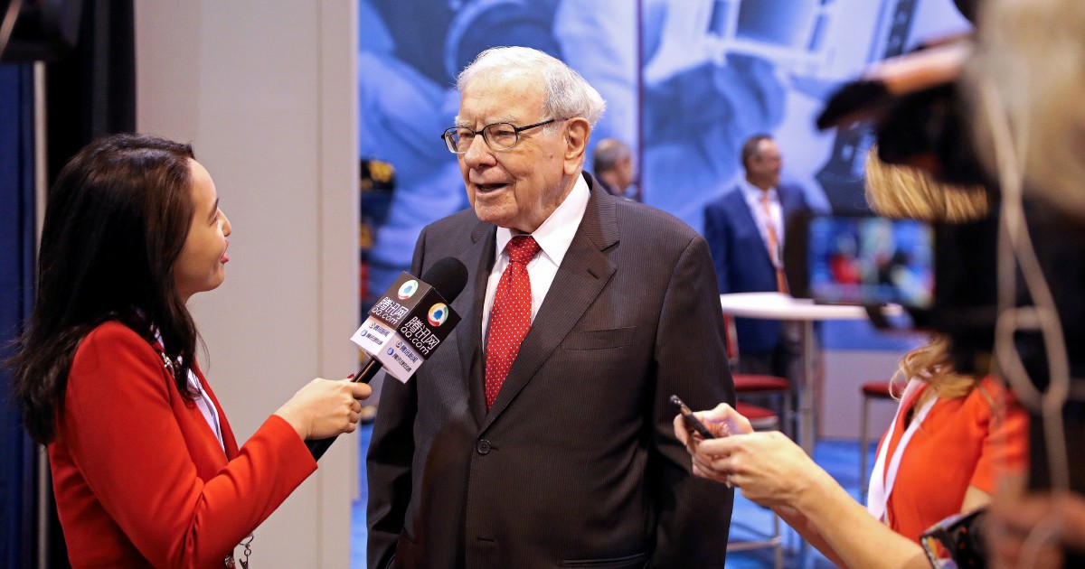 Billionaire Warren Buffett Gives New Hint About His Successor | New ...