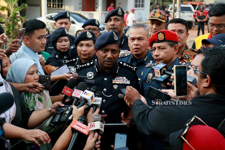 Selangor chief police Datuk Hussein Omar Khan speaking to reporters during a press conference at Kampung Tok Muda, Kapar, Klang. -NSTP/FAIZ ANUAR