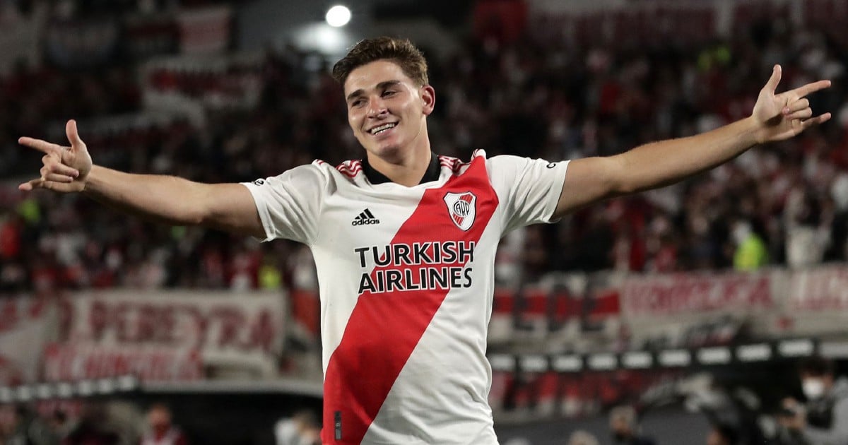 Man City sign Argentina forward Julian Alvarez