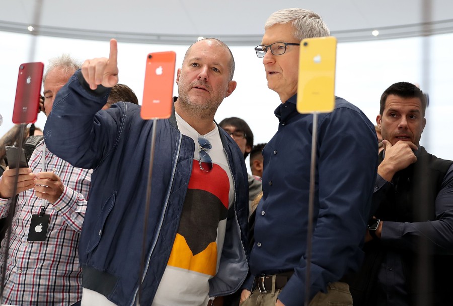 Apple chief design officer Jony Ive (left) and Apple CEO Tim Cook inspect the new iPhone XR after the launch. AFP photo
