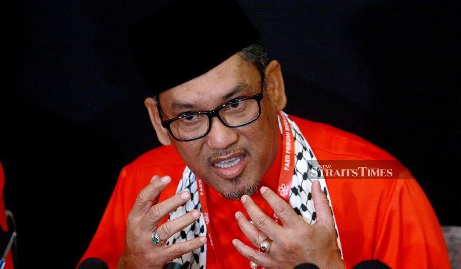 Datuk Seri Ahmad Faizal Azumu has confirmed that he will not challenge Tan Sri Muhyiddin Yassin as Bersatu’s president in the upcoming party elections. -NSTP/ FAIZ ANUAR 