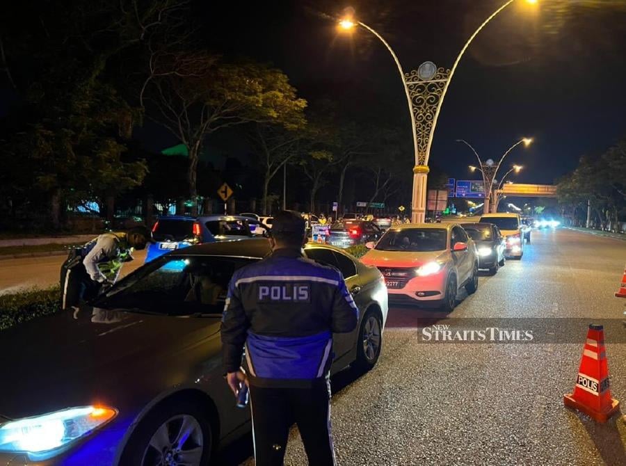 Ops Selamat: Perak police issue 9,634 summonses [NSTTV] | New Straits ...