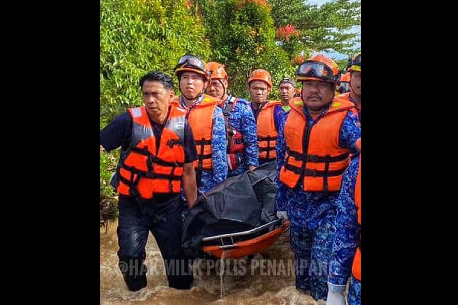 A woman who was attempting to send food to stranded victims became the first victim of the Sabah floods when she was swept away by the swift flow of water. Pic courtesy of PDRM