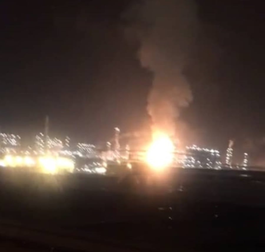 Two hurt in massive blast, fire at Petronas's Rapid in Pengerang [NSTTV ...