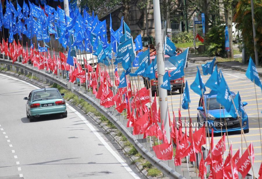 MALAYSIANS woke up today to a hung Parliament, with neither Pakatan Harapan nor Perikatan Nasional winning 112 parliamentary seats to form a government. - NSTP/FATHIL ASRI.