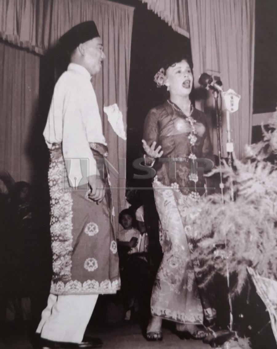 Dondang Sayang is usually accompanied by music and sung as a duet between two performers of the opposite sex.