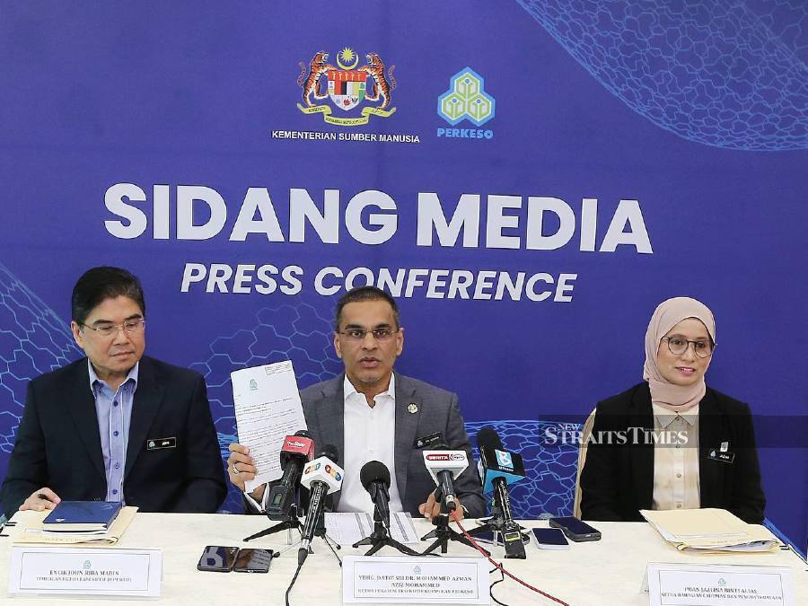 Perkeso chief executive, Datuk Seri Dr Mohammed Azman Aziz Mohammed (centre) speaking to press during a press conference at Menara Perkeso. -NSTP/SAIFULLIZAN TAMADI