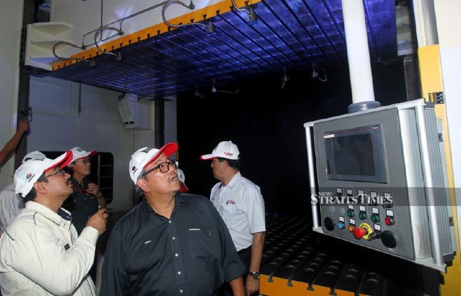 The new 1,600 metric-tonne hydraulic press stamping machine is set to produce parts including bonnets, side outer panels, rear quarter panels, fenders, doors and roofs of past models. The dies required to make these parts have also been moved to IQM by Perodua. - NSTP/EIZAIRI SHAMSUDIN