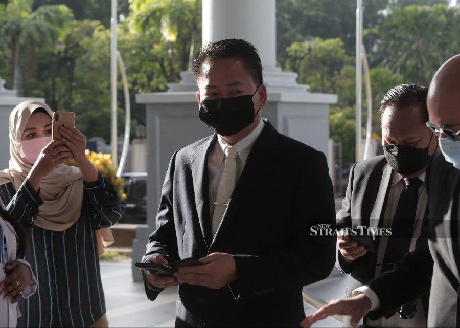 Datuk Peter Anthony arrives at the Kuala Lumpur Courts Complex ahead of the hearing in Kuala Lumpur. -NSTP/HAZREEN MOHAMAD