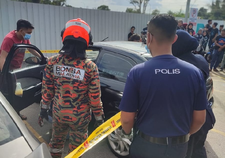 Police are waiting for the toxicology results on the discovery of two bodies inside a locked car at the parking area of a petrol station along Jalan Kuantan-Segamat near Muadzam Shah, here, yesterday. - Pic courtesy Fire and Rescue Dept