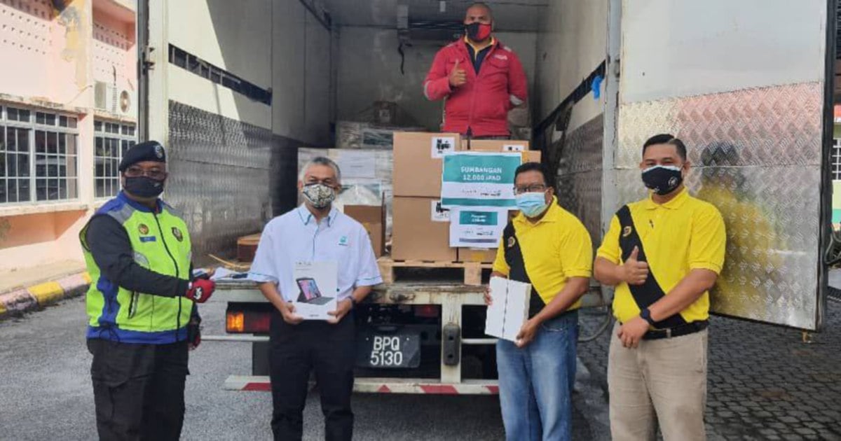 Yayasan Petronas hands out 771 smart devices for PdPR in Pahang | New ...