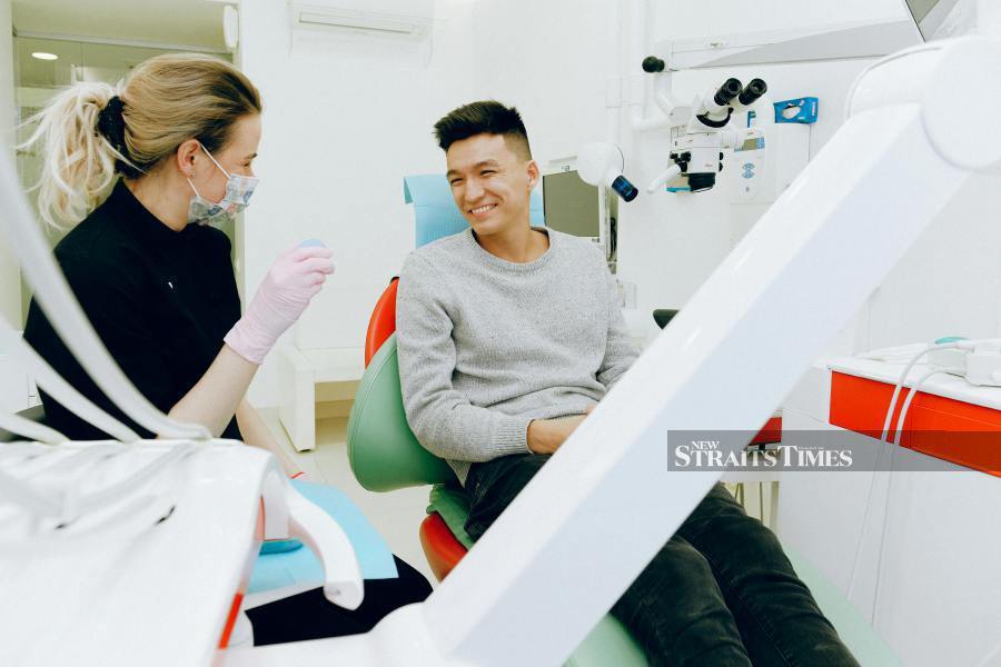 Salcon Bhd is acquiring a 70 per cent interest in SPH Dental, which owns four dental clinics, for RM7.28 million, in a move to expand its healthcare business.