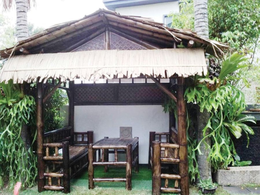A little bamboo hut like this for your garden is a great idea.