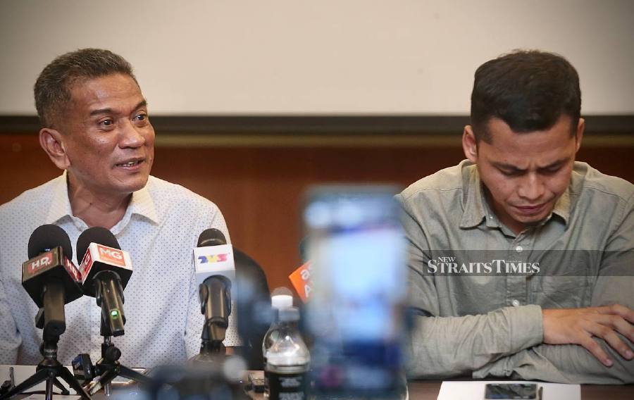 Former Community Communications (J-KOM) Department director-general Datuk Dr Mohammad Agus Yusoff (left) who is implicated in a controversial lewd video stood before the press tonight in Bangi to answer some tough questions. NSTP/AZHAR RAMLI