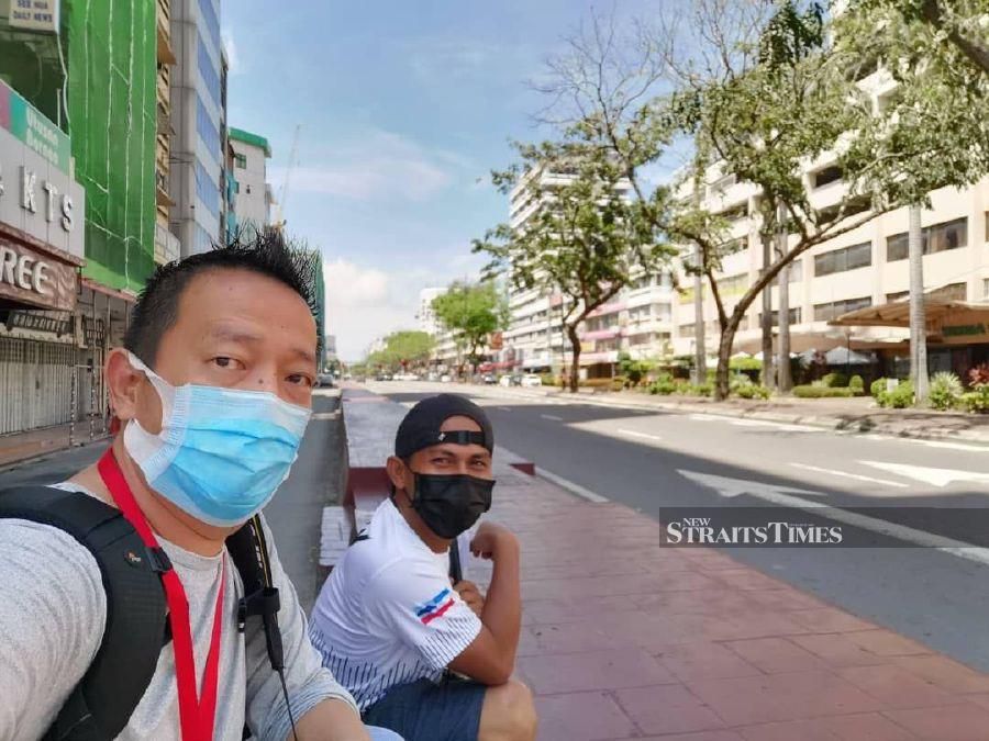 Photographers James Tseu (left) and Irwan Majid were among the three media personnel who missed the coverage of a body found hanged from a tree off Pulau Gaya. -Pic courtesy of James Tseu