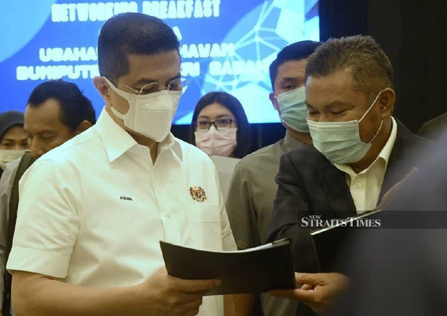 Senior International Trade and Industry minister Datuk Seri Mohamed Azmin Ali speaks after meeting with industrial players. - NSTP/Olivia Miwil.