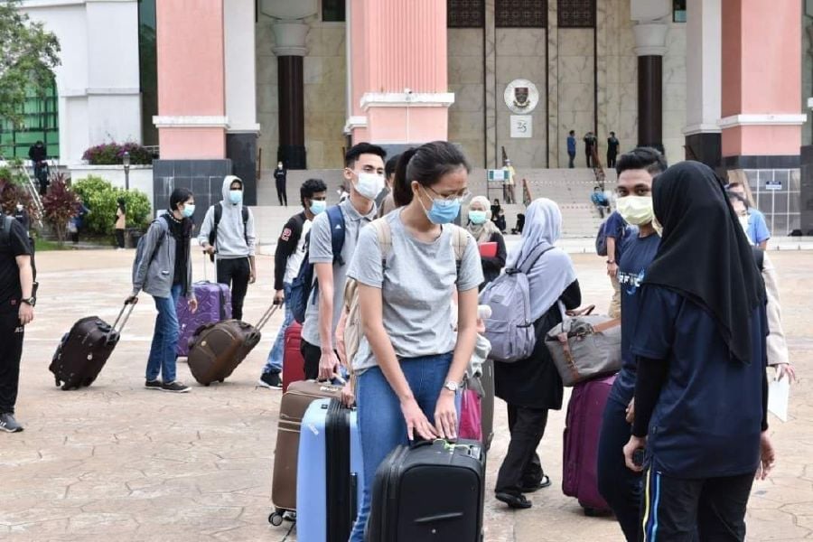 Students of local higher learning institutes depart home. - Pic courtesy of UMS.