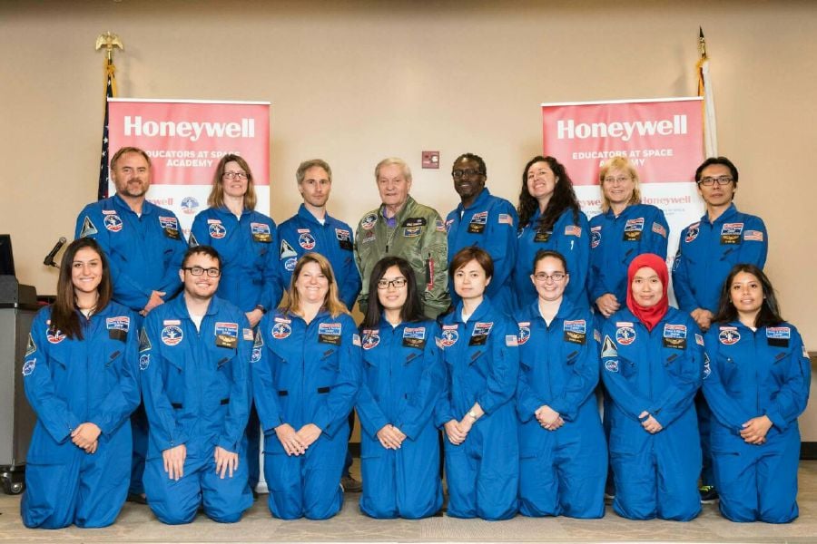  Suwiti Abd Ranee (front row, second from right) with Science teachers from other countries at the Honeywell Educators at Space Academy (HESA) Programme at the U.S. Space & Rocket Center (USSRC) in Alabama, USA. 