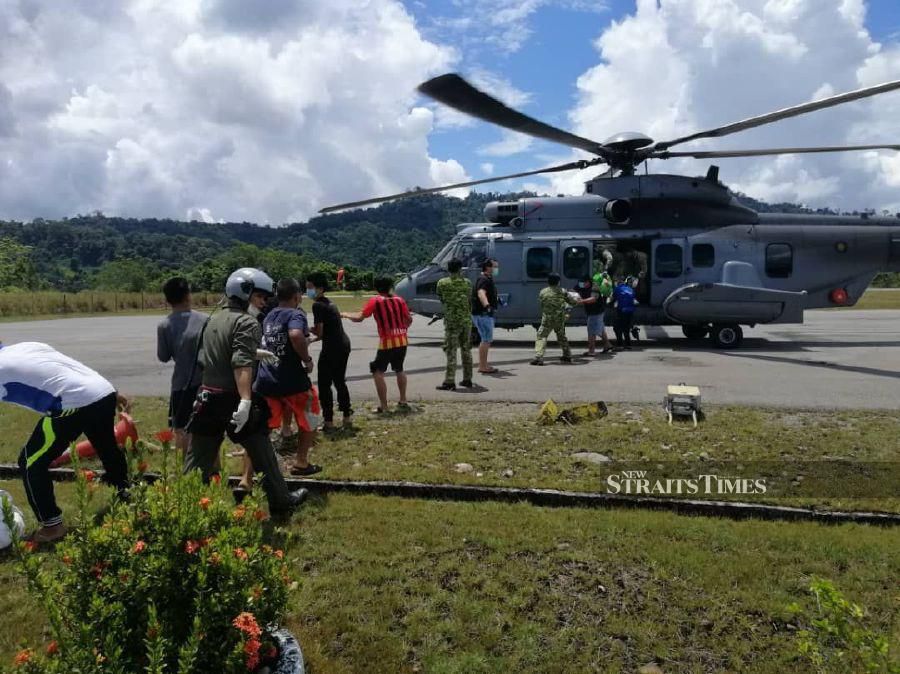 RMAF delivers aid via helicopters to Sarawak interior | New Straits ...