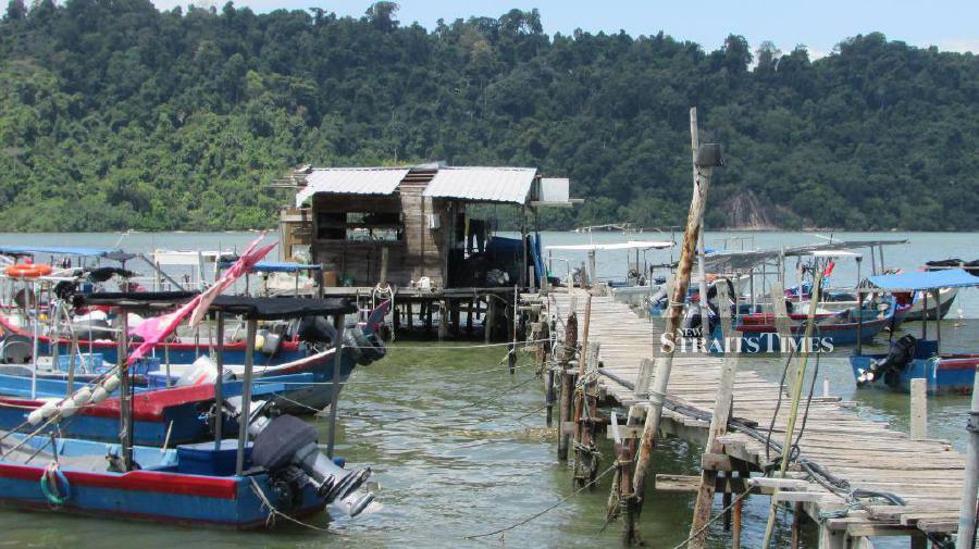 Cap Objects To Throwing Burning Of Rubbish In Pulau Jerejak