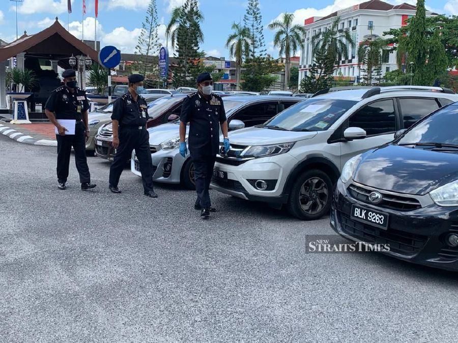 Over 1 000 Motorists Ordered To Turn Around At Kelantan Borders