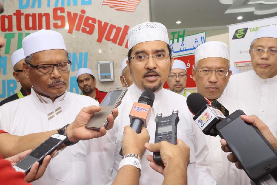 The hot weather, cramped space and limited amenities demand that pilgrims have a great deal of patience and consideration for others, deputy minister in the Prime Minister's Department Datuk Asyraf Wajdi Dusuki said. Pic by NSTP/ Tabung Haji