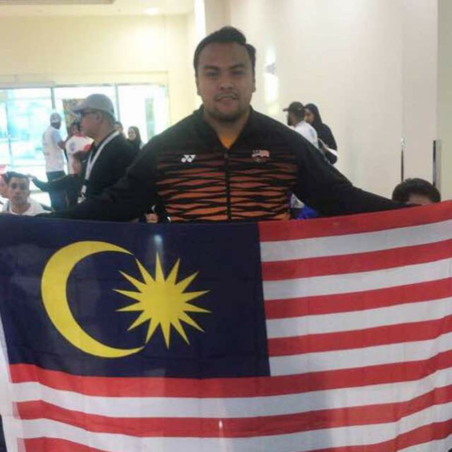 National Para athlete Muhammad Ziyad Zolkefli hold the Jalur Gemilang after winning golf in the men’s F13/20/46 mixed category of the shot put event at the 10th Fazza International Athletics Championship – World Para Athletics Grand Prix in Dubai, United Arab Emirates. Pic courtesy of National Sport Institute of Malaysia.