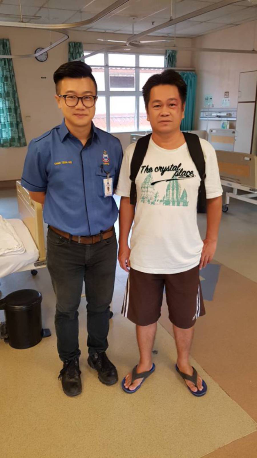 Elopura Constituency Development leader Chan Tzun Hei (left) with Abdul Asrah, father of Hafiz Abdul Asrah. Hafiz was stabbed with a sharp object after failing to surrender money by several youths at Bandar Utama, Sandakan, Sabah last Friday. Pix by Awang Ali Omar