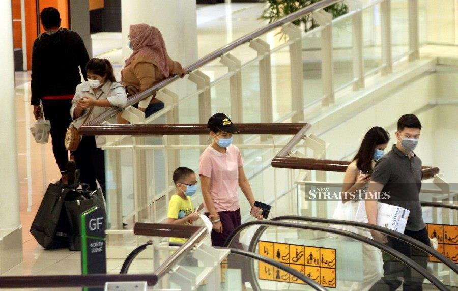 Govt Mulls Action Against Parents Who Take Children Out Shopping During Cmco