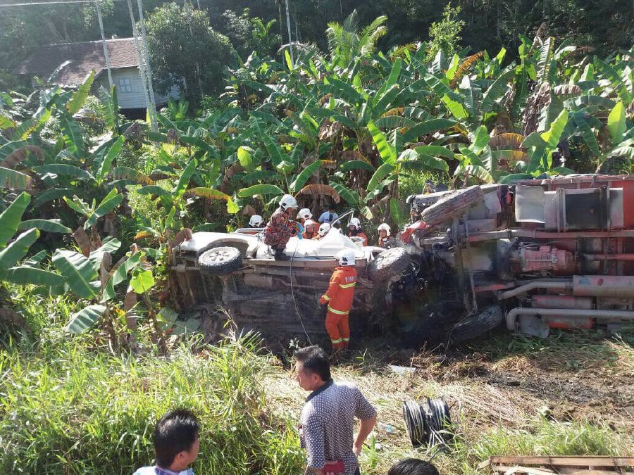 3, Including 2 Chinese Nationals, Killed In Lorry-truck Crash Near ...