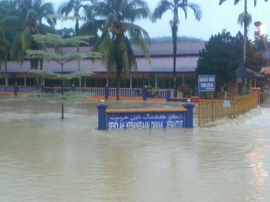 SK Damak in Jerantut forced to close due to flood | New Straits Times ...