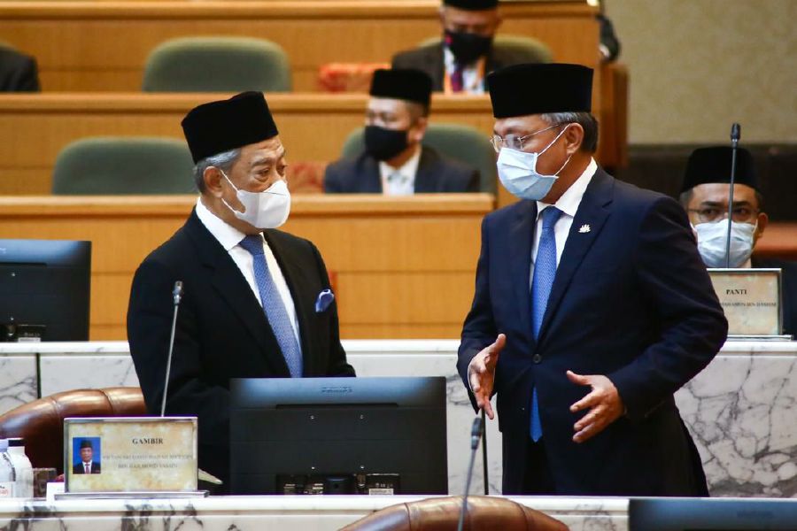 Muhyiddin (left) chats with Johor Menteri Besar Datuk Hasni Mohammad during the Johor Legislative Assembly sitting today. NSTP/Pic courtesy of MEDKOM.