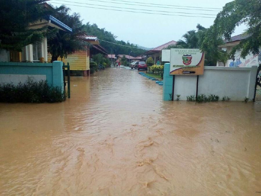 Heavy rains brought floods to villages in Penampang, Kota Belud in ...