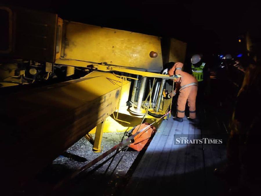 A Myanmar national was killed when he was crushed by a crane which had overturned at a factory in Perai, last night. - NSTP/ courtesy of  JBPM